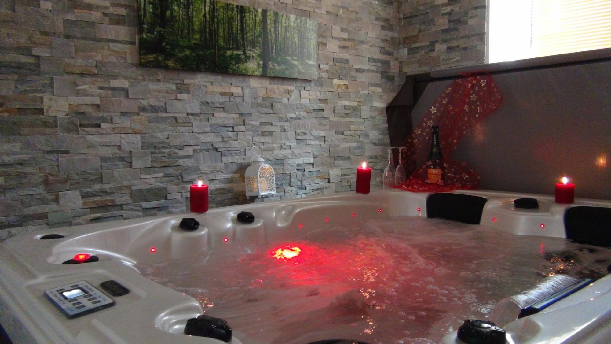 Le Clos Des Tilleuls D Day Home, Chambres D'Hotes, Suite Avec Sauna Privatif, Suite Avec Balneotherapie Privative, En Supplement Option Spa Bain A Remous La Vendelée Eksteriør billede