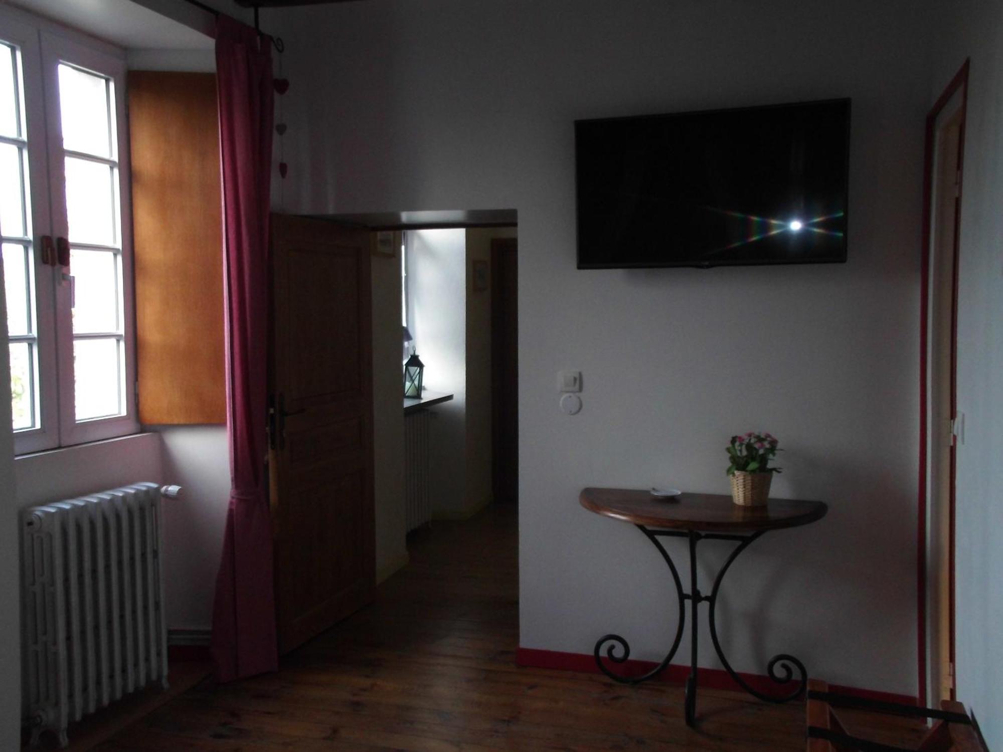 Le Clos Des Tilleuls D Day Home, Chambres D'Hotes, Suite Avec Sauna Privatif, Suite Avec Balneotherapie Privative, En Supplement Option Spa Bain A Remous La Vendelée Værelse billede