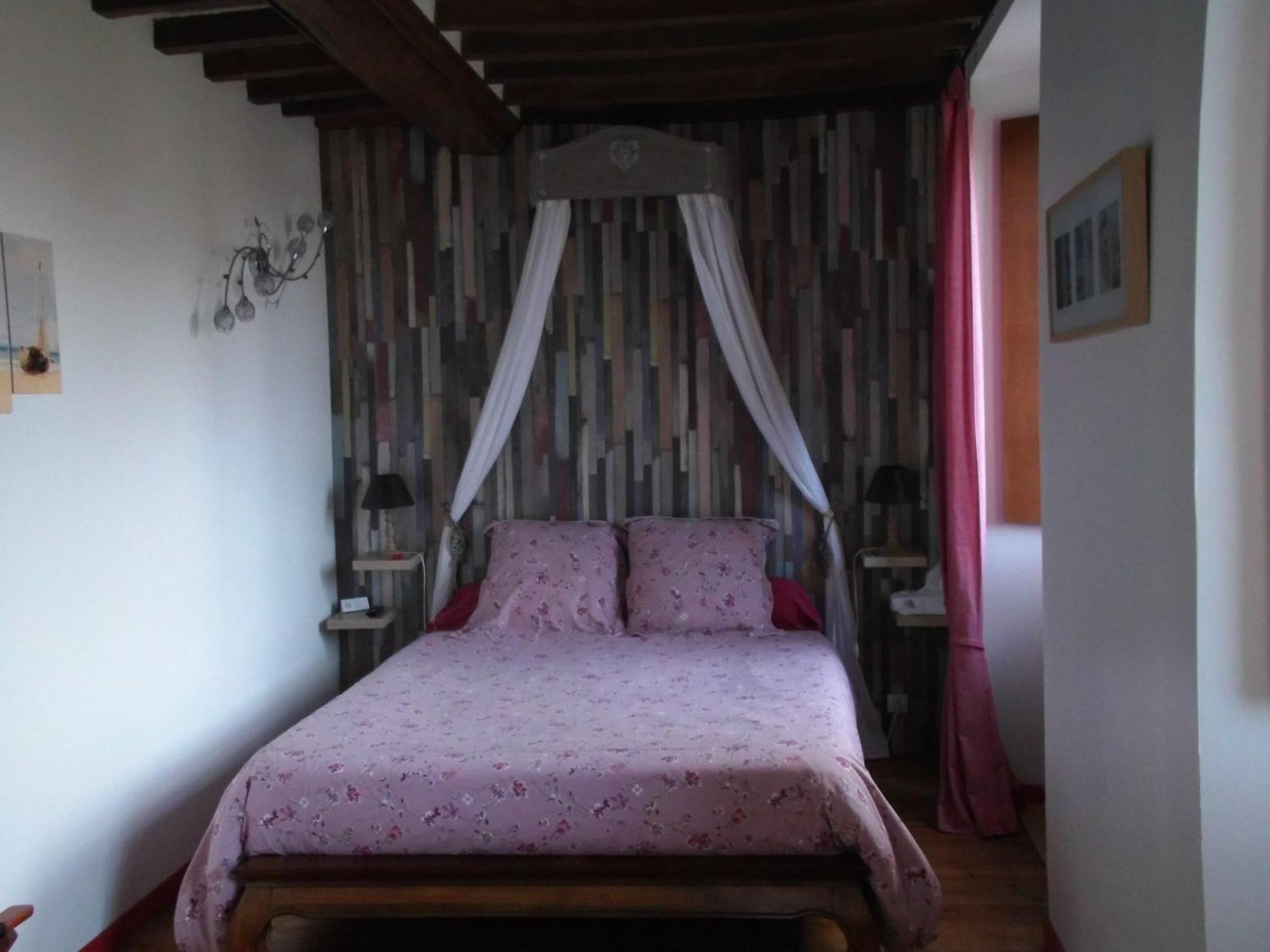 Le Clos Des Tilleuls D Day Home, Chambres D'Hotes, Suite Avec Sauna Privatif, Suite Avec Balneotherapie Privative, En Supplement Option Spa Bain A Remous La Vendelée Værelse billede