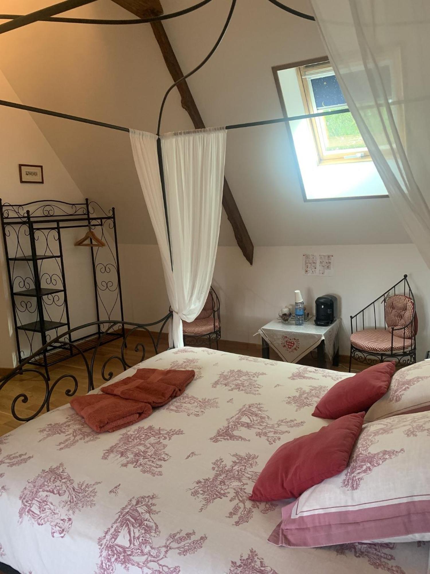 Le Clos Des Tilleuls D Day Home, Chambres D'Hotes, Suite Avec Sauna Privatif, Suite Avec Balneotherapie Privative, En Supplement Option Spa Bain A Remous La Vendelée Eksteriør billede